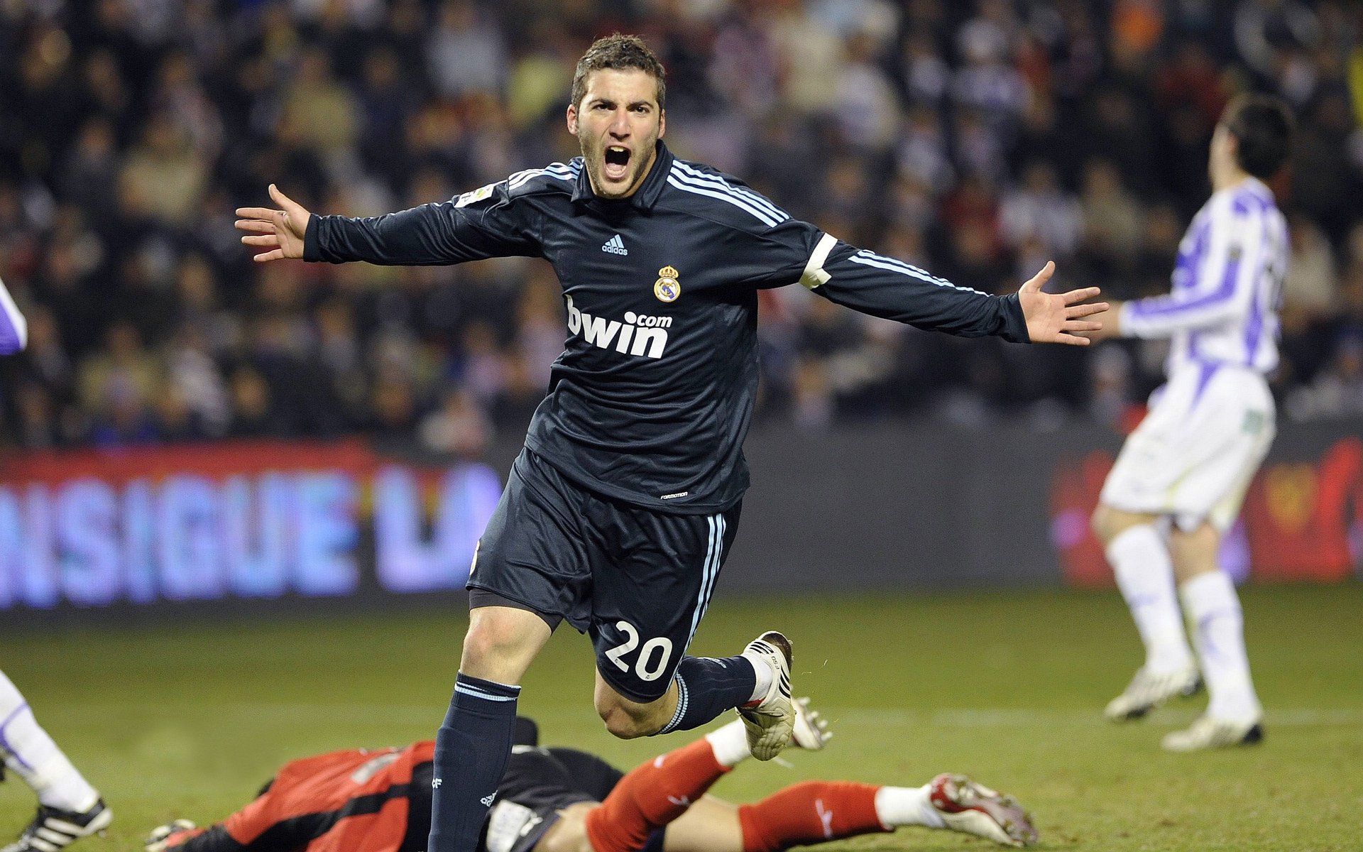 CBA球员用激情点燃球场，cba球员训练视频